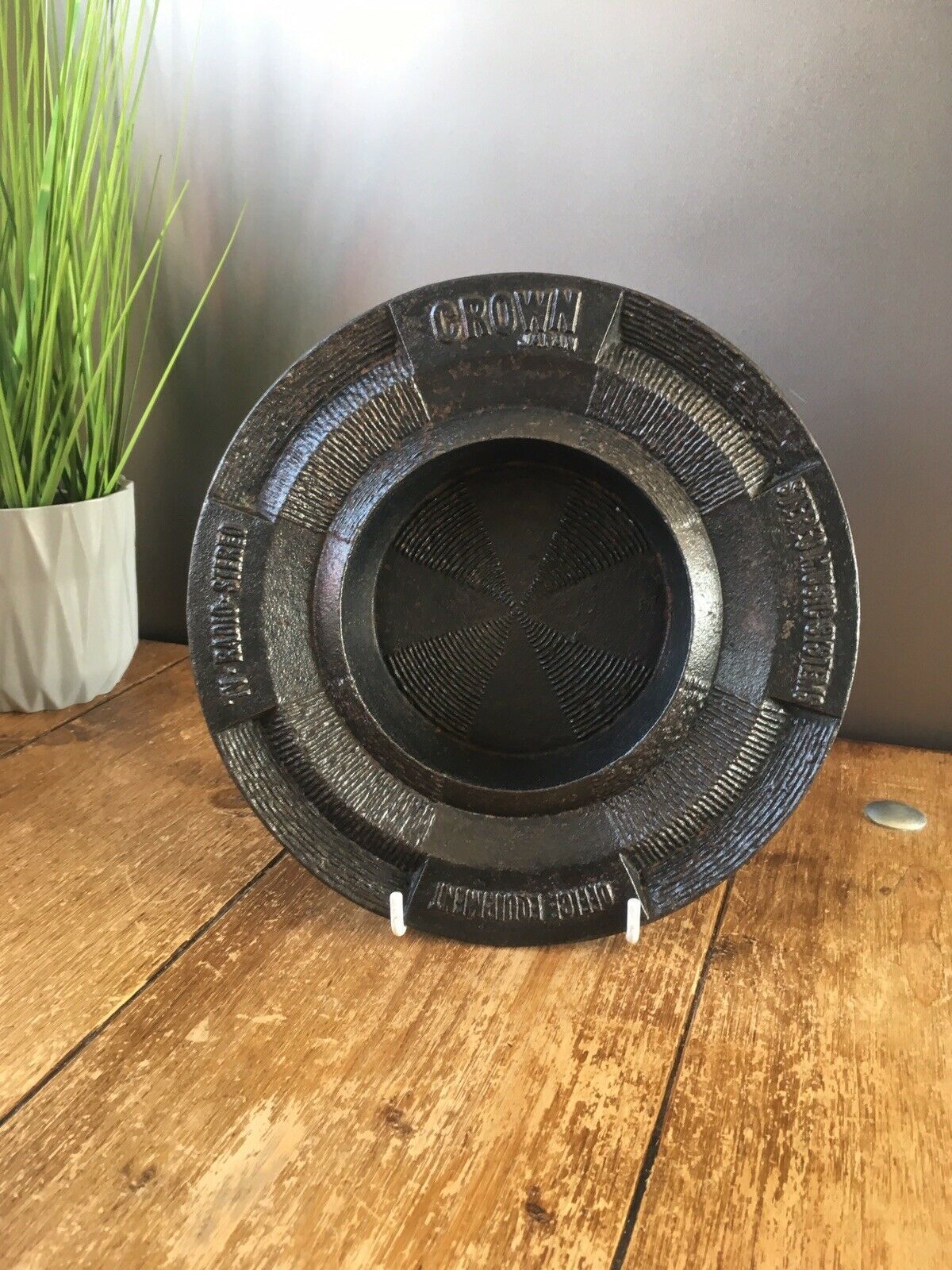 55.0 C1948 70 Crown Electricals Japan Cast Iron Stereo Tv Radio Advertising Dish Bowl photo