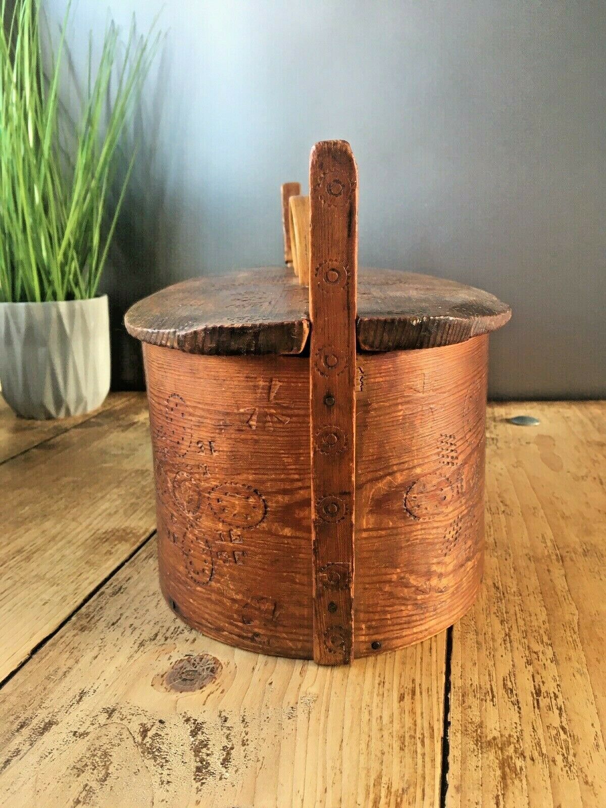 Large Antique 19th C Norwegian Tine Bentwood Folk Art Pokerwork Box Scandinavian photo vinterior