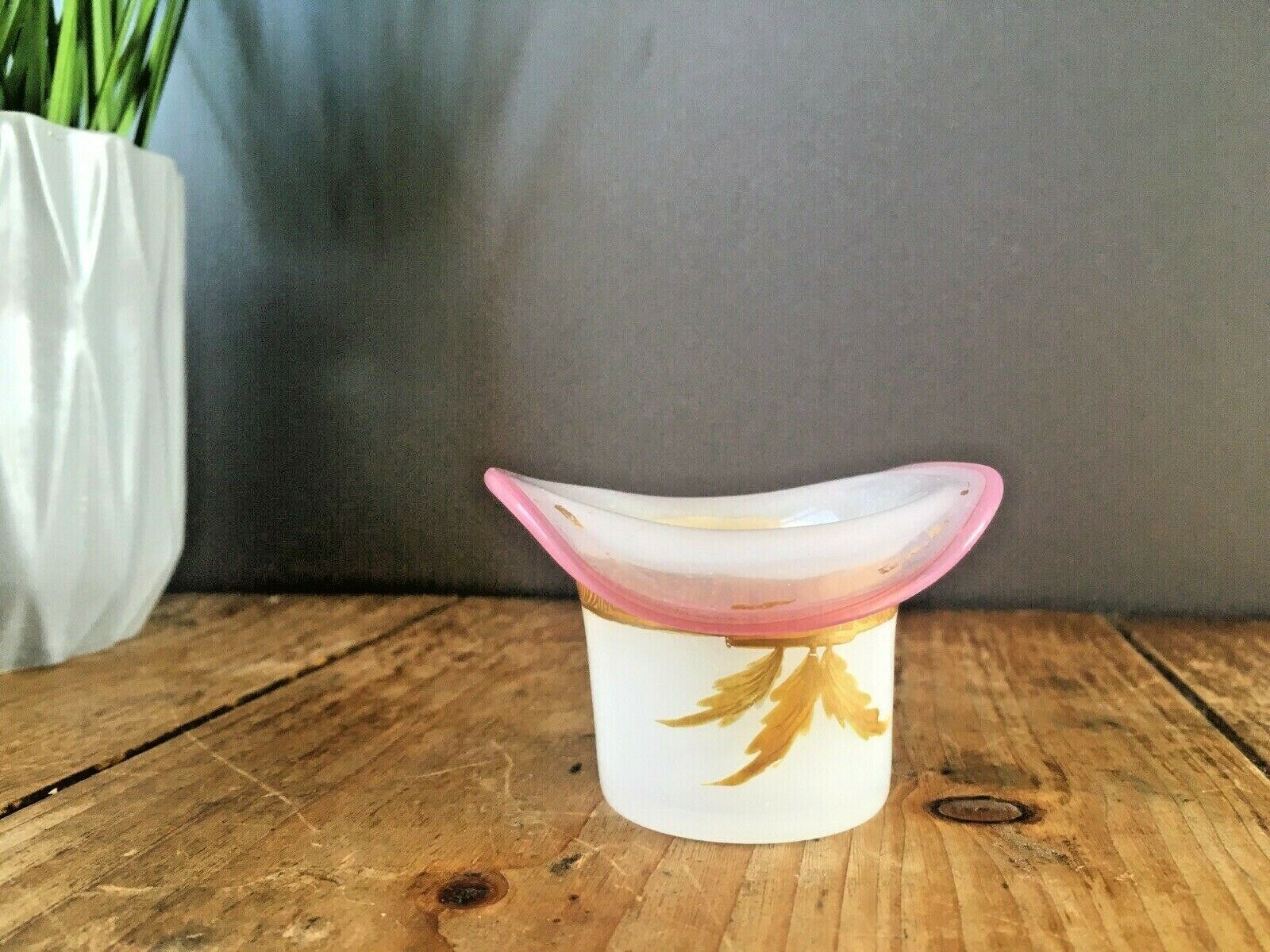 Superb Antique Miniature Opalescent Glass Top Hat Vase Eye Bath Match Holder photo vinterior