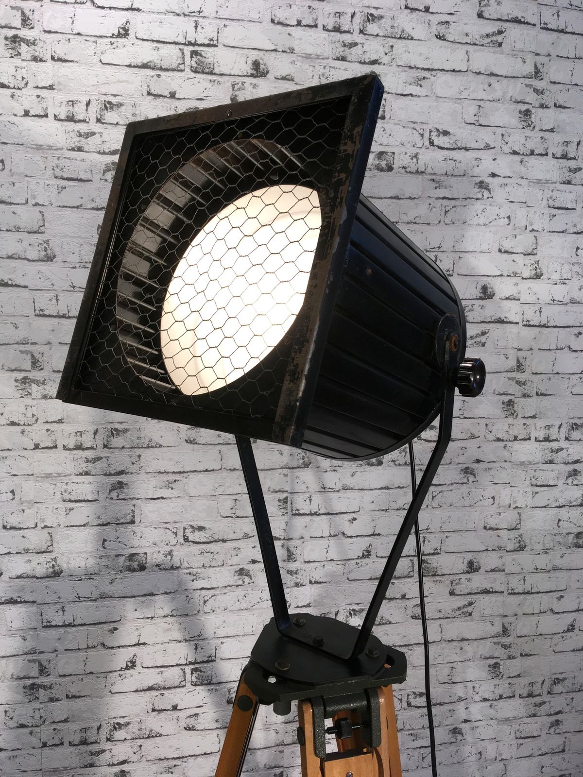 photo buy Black Vintage Industrial Spotlight On Wooden Tripod 