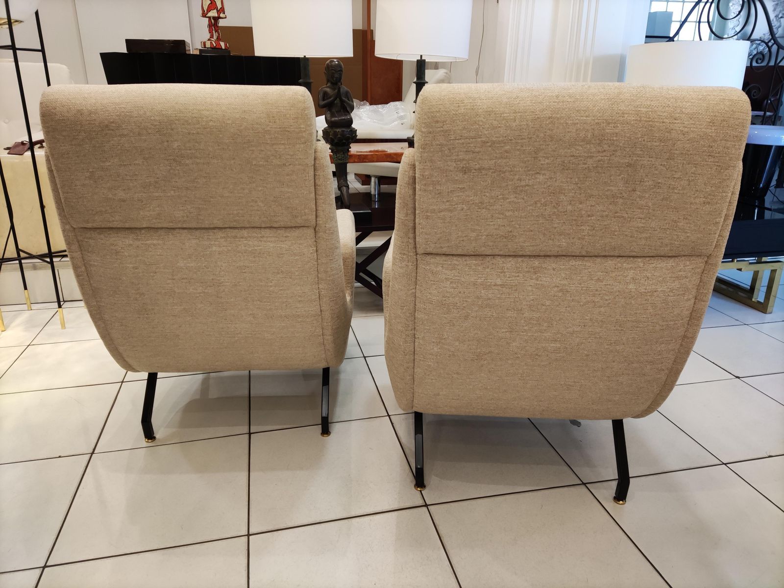 photo vintage Pair Of Italian Armchairs With Black Metal Feet