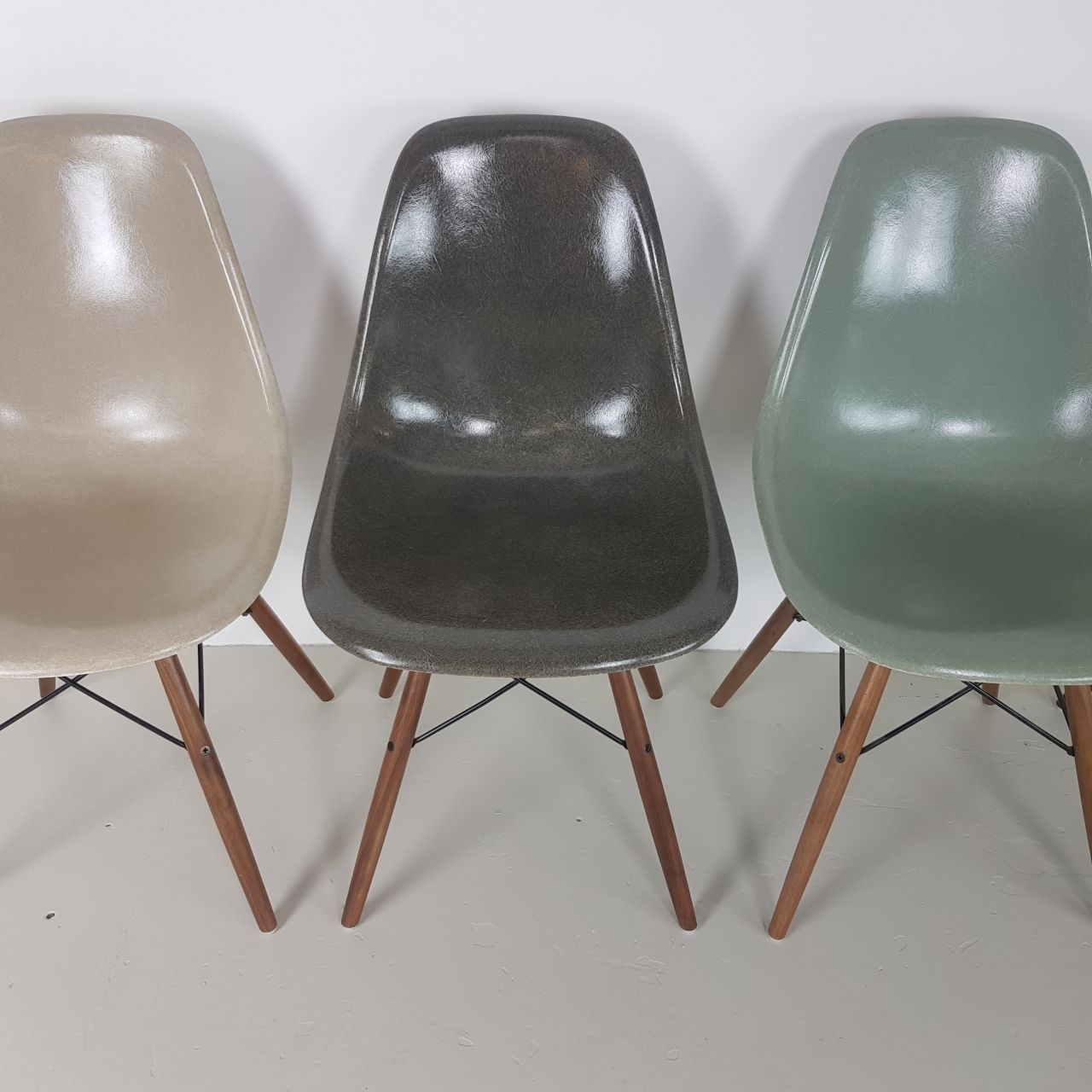 Eames Herman Miller Dsw Side Chairs In Light Greige / Elephant Grey / Seafoam Green / Black photo for sale