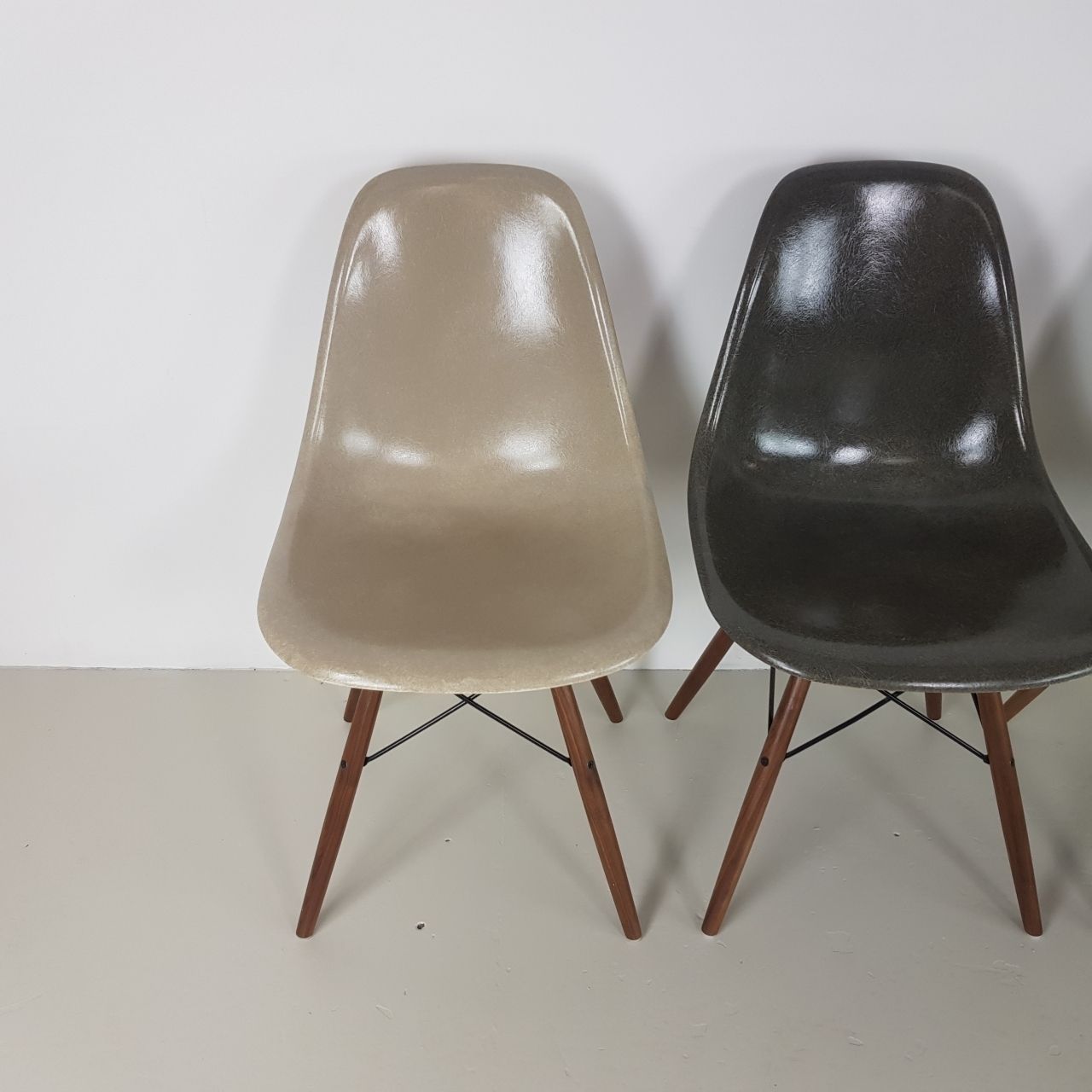 Eames Herman Miller Dsw Side Chairs In Light Greige / Elephant Grey / Seafoam Green / Black photo vinterior