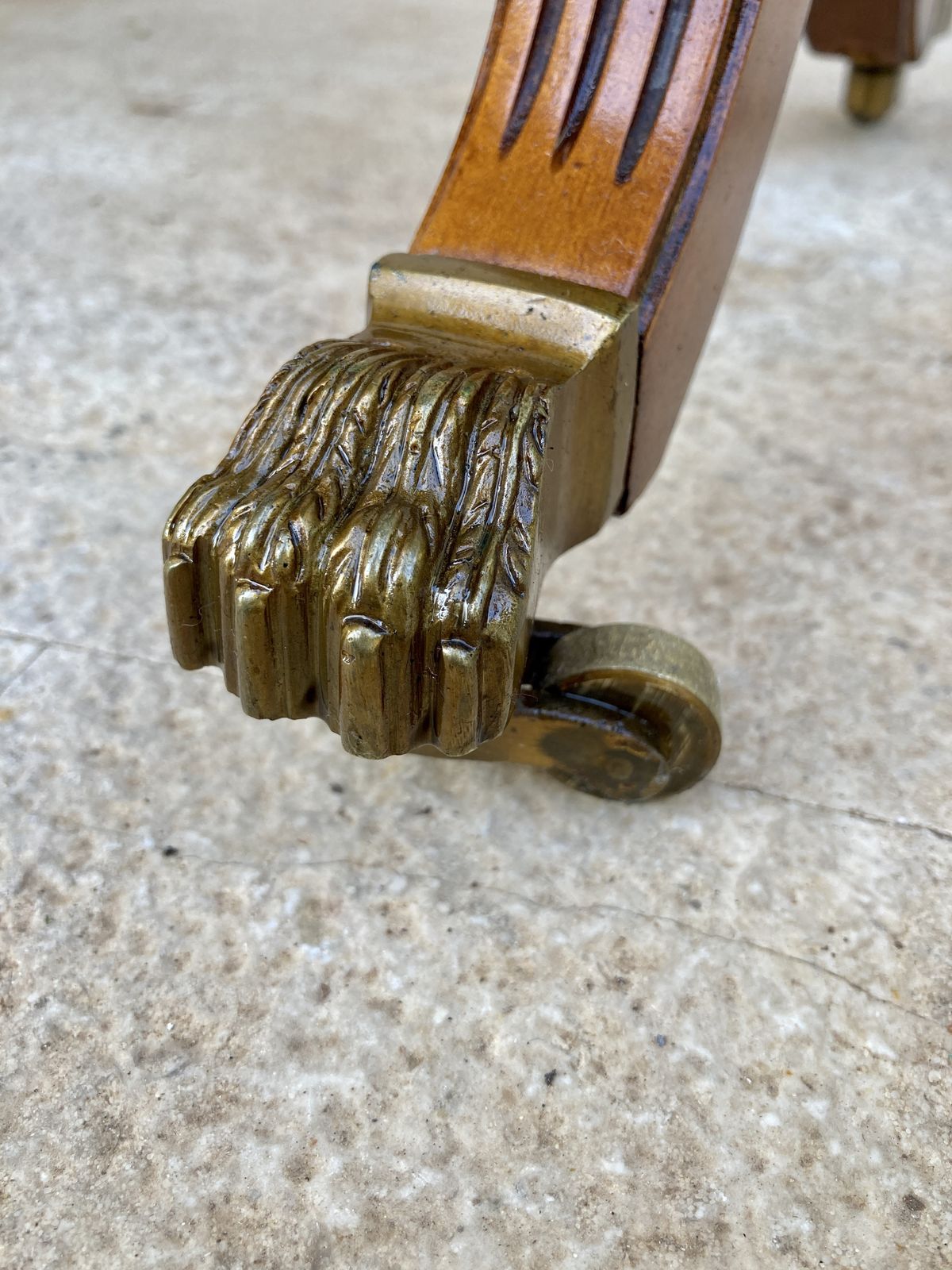 photo vintage Mid 20th Century Winged Console Table In Walnut With Claw Feet In Bronze, Two Drawers And Wheels