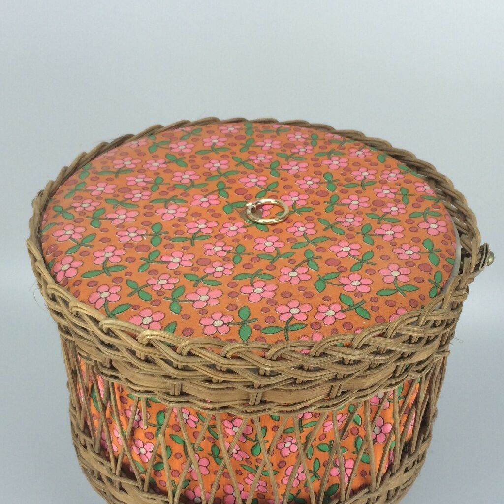 70s Sewing Box Sewing Basket Utensilio Wood Mesh Space Age Mid Century Design photo for sale