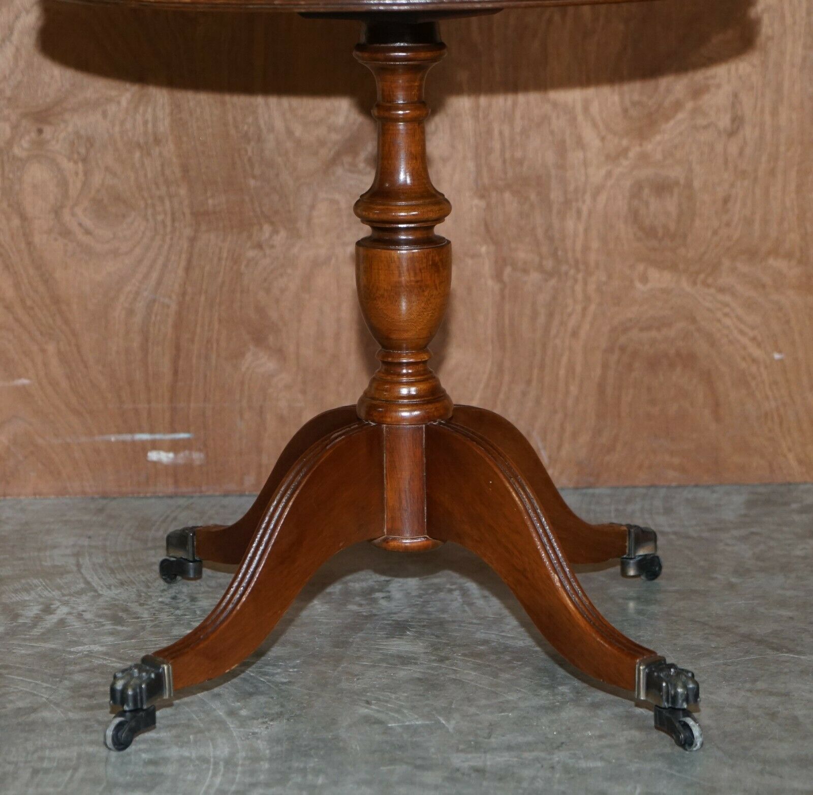 Furniture Lovely Regency Vintage Mahogany & Green Leather Twin Drawer Side End Table photo