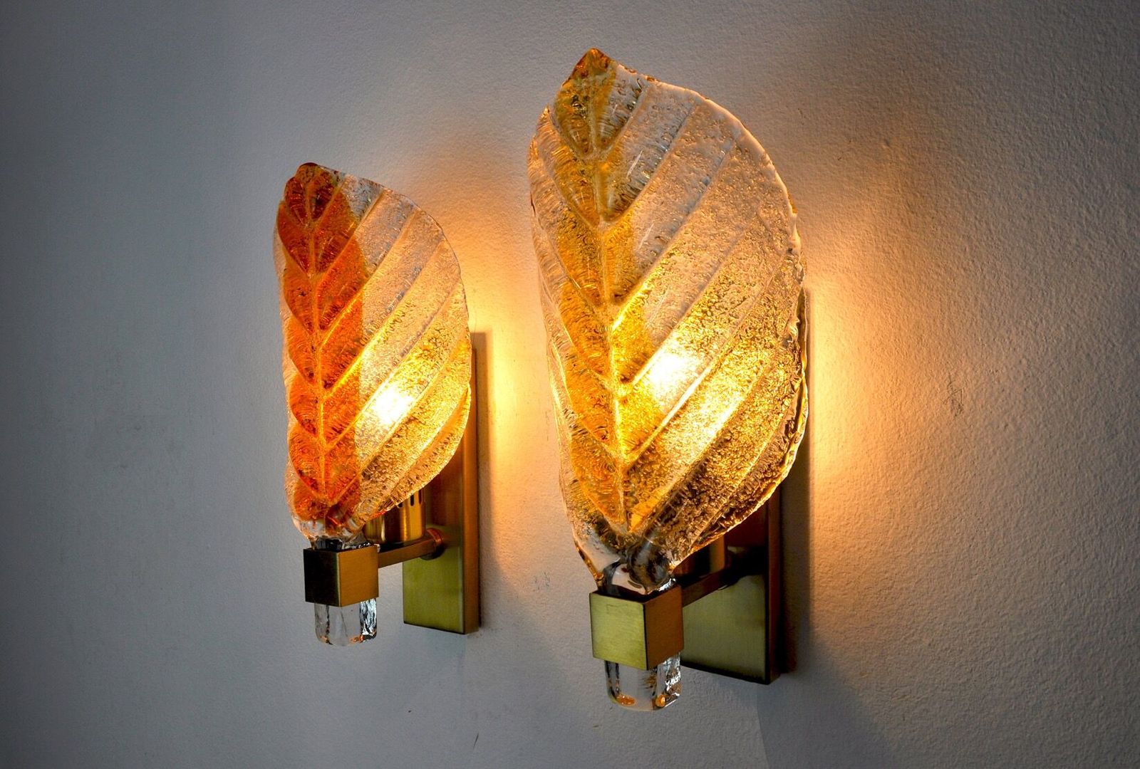 Pair Of Wall Lamps Leaves, Bicolore, Murano, Italy, 1970 photo vinterior