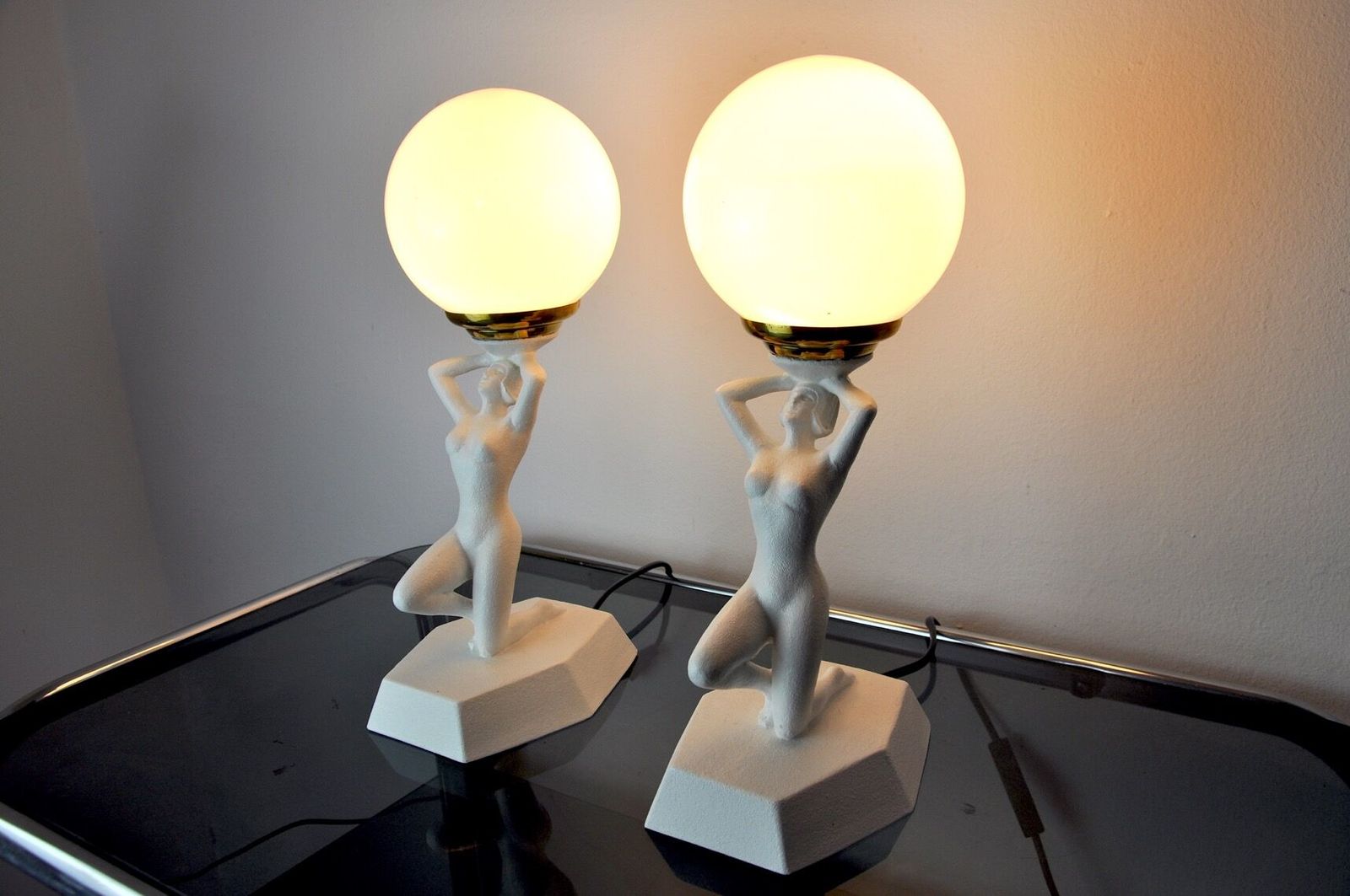 Pair Of Lamps "Woman With The Ball" By Onices Eth 1980 photo vintage