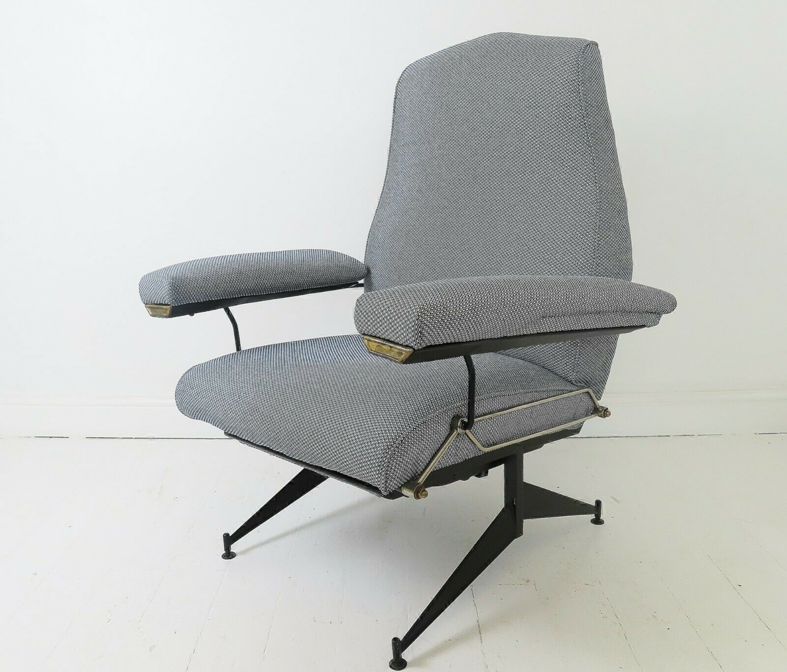 Stunning Vintage Italian Nello Pini Reclining Lounge Chair   Poltrona Italy