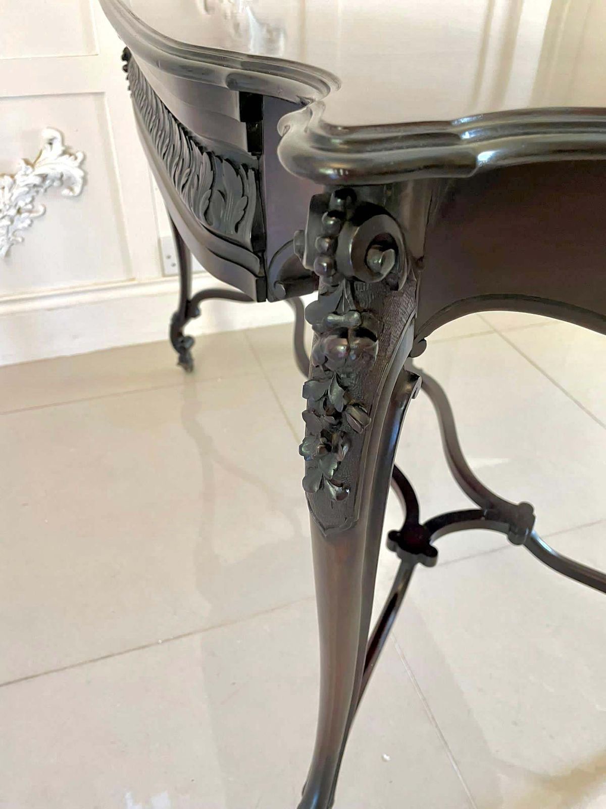 photo furniture Outstanding Quality Antique Victorian Carved Mahogany Freestanding Centre Table