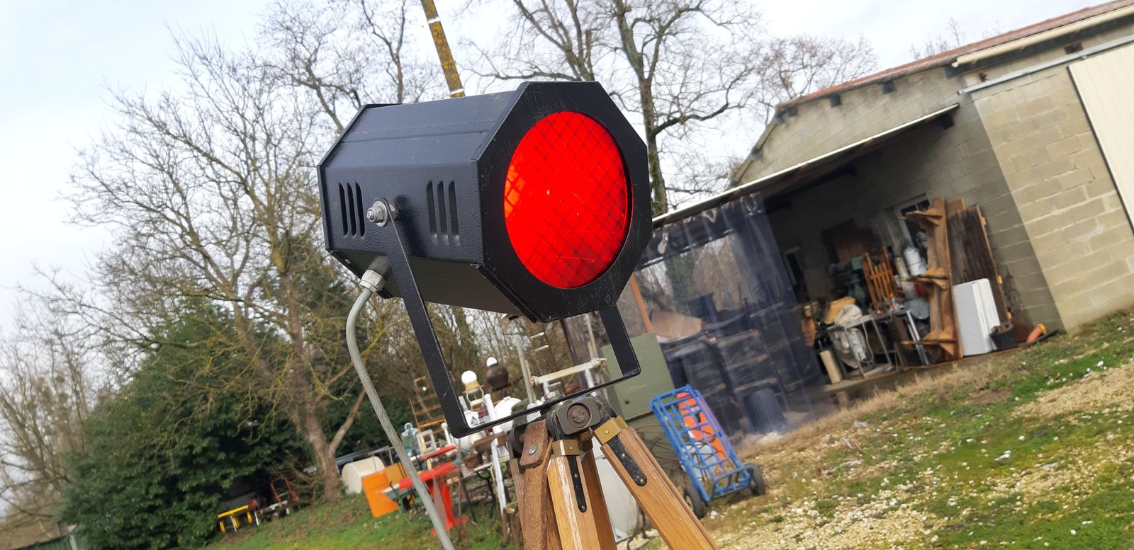 Industrial Design Lamp Cinema Spot On Army Oak Tripod photo furniture