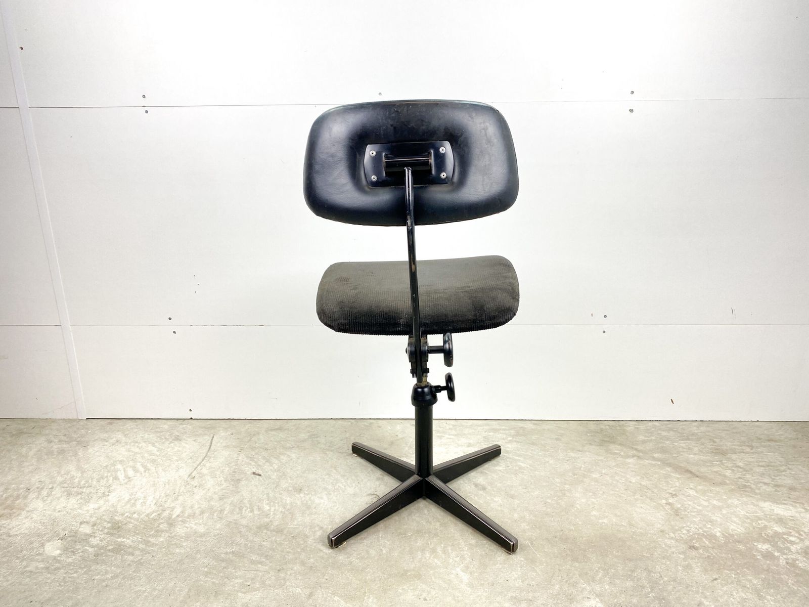 Black Ahrend De Cirkel Office Chair photo Furniture