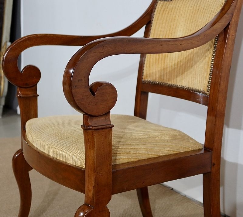 photo vintage Pair Of Walnut Armchairs  Restoration Period   1st Part Of The 19th Century