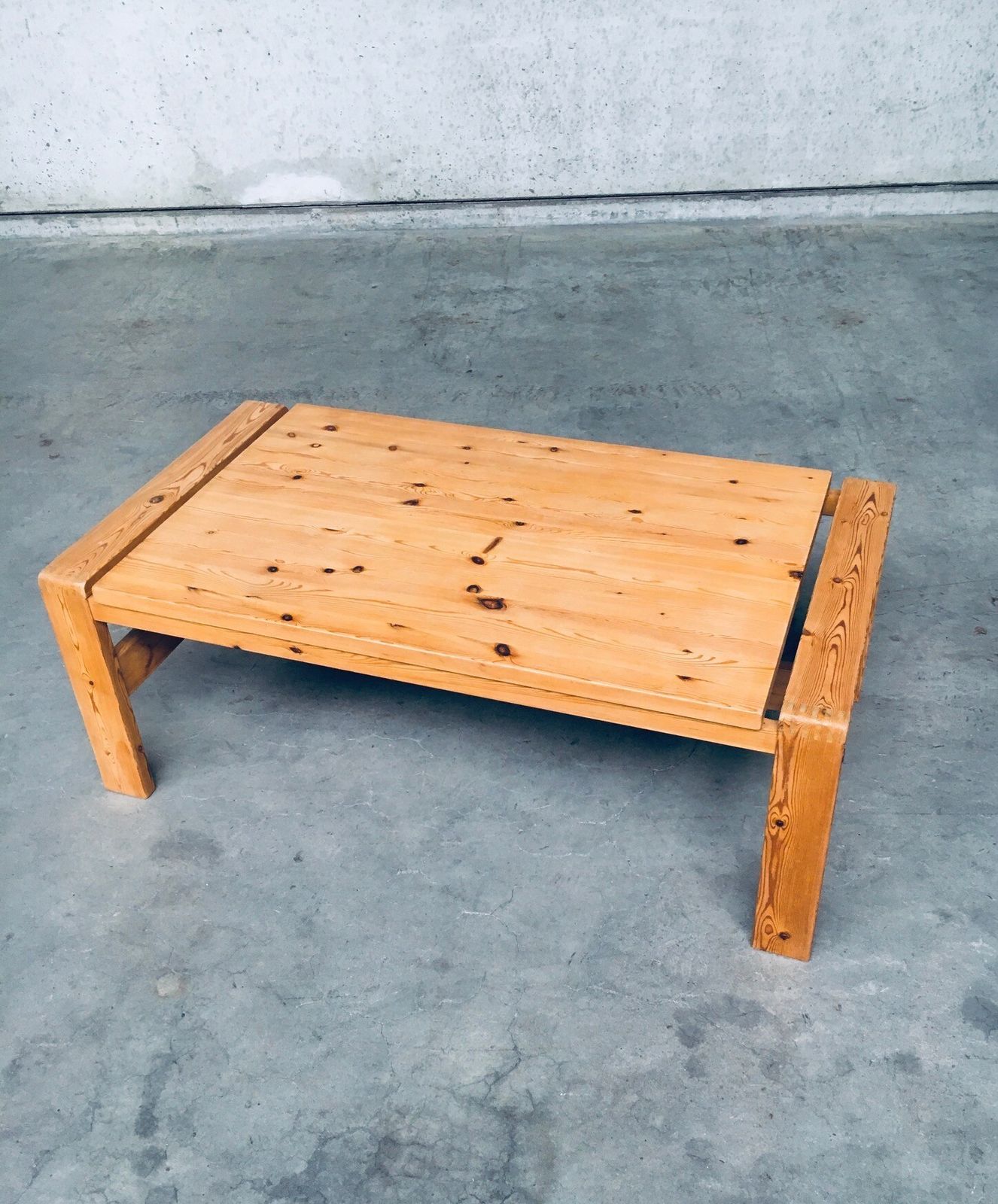 Scandinavisch Modern Design Salontafel Van Massief Grenenhout, Denemarken, Ca. Jaren 1970 photo for sale