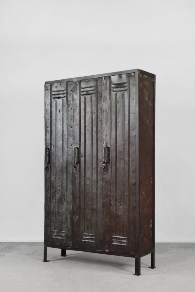 photo vintage Vintage Industrial Metal Factory Cabinet, 1950s
