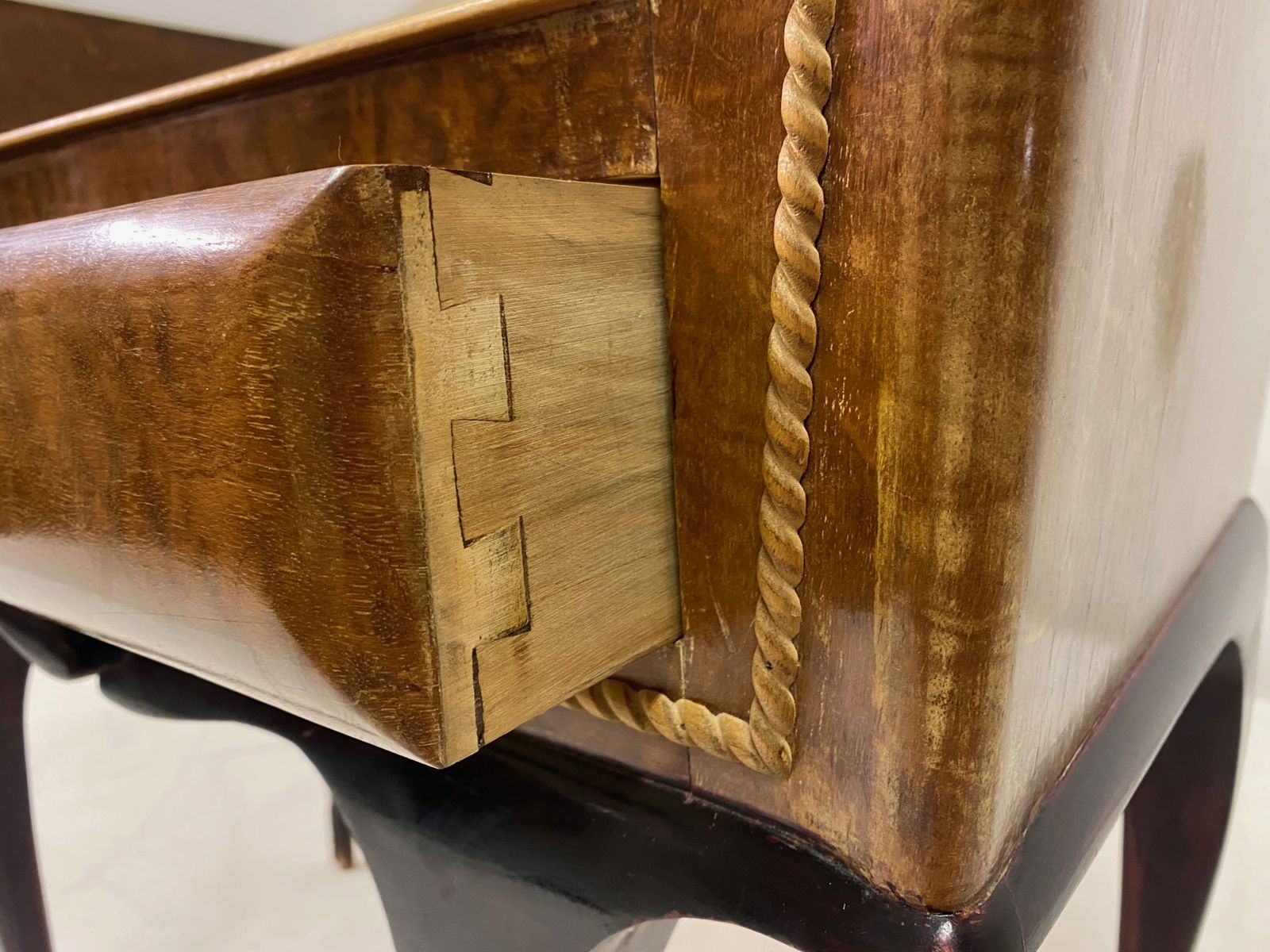 photo vinterior Pair Of 1960s Italian Bedside Tables