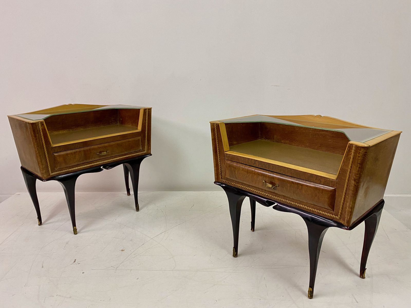 photo vintage Pair Of 1960s Italian Bedside Tables