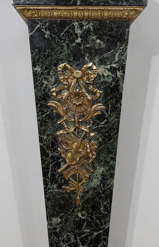 photo furniture Marble Stand Sheath, Louis XVI Style – Late 19th Century