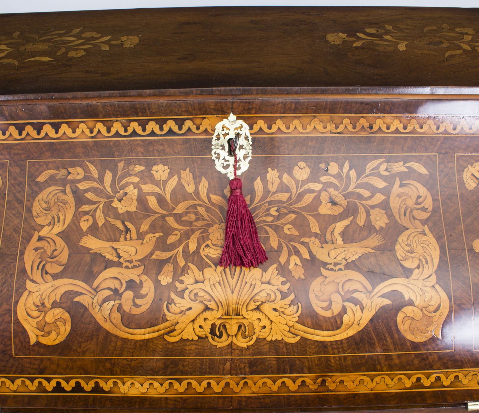 photo vinterior Antique Dutch Burr Walnut Floral Marquetry Bureau C.1780