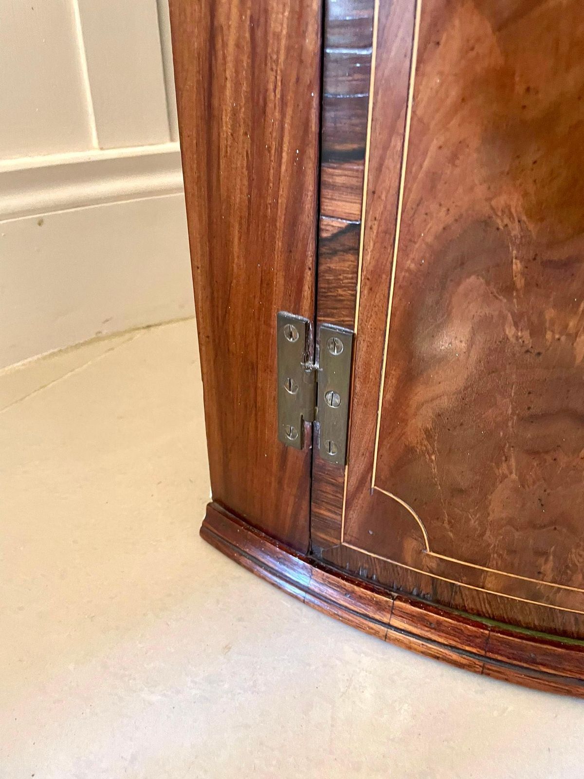 photo furniture Antique George III Quality Mahogany Bow Fronted Hanging Corner Cabinet