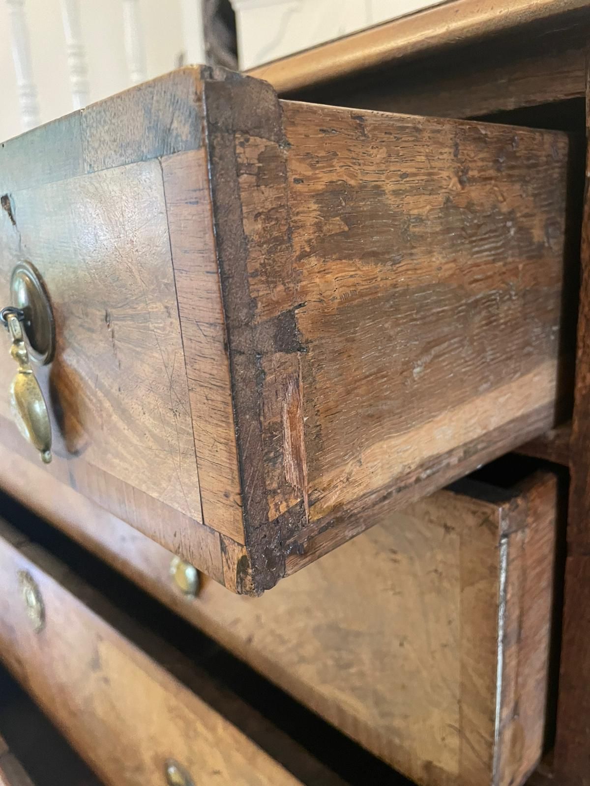 photo furniture Antique George I Quality Walnut Chest Of Drawers