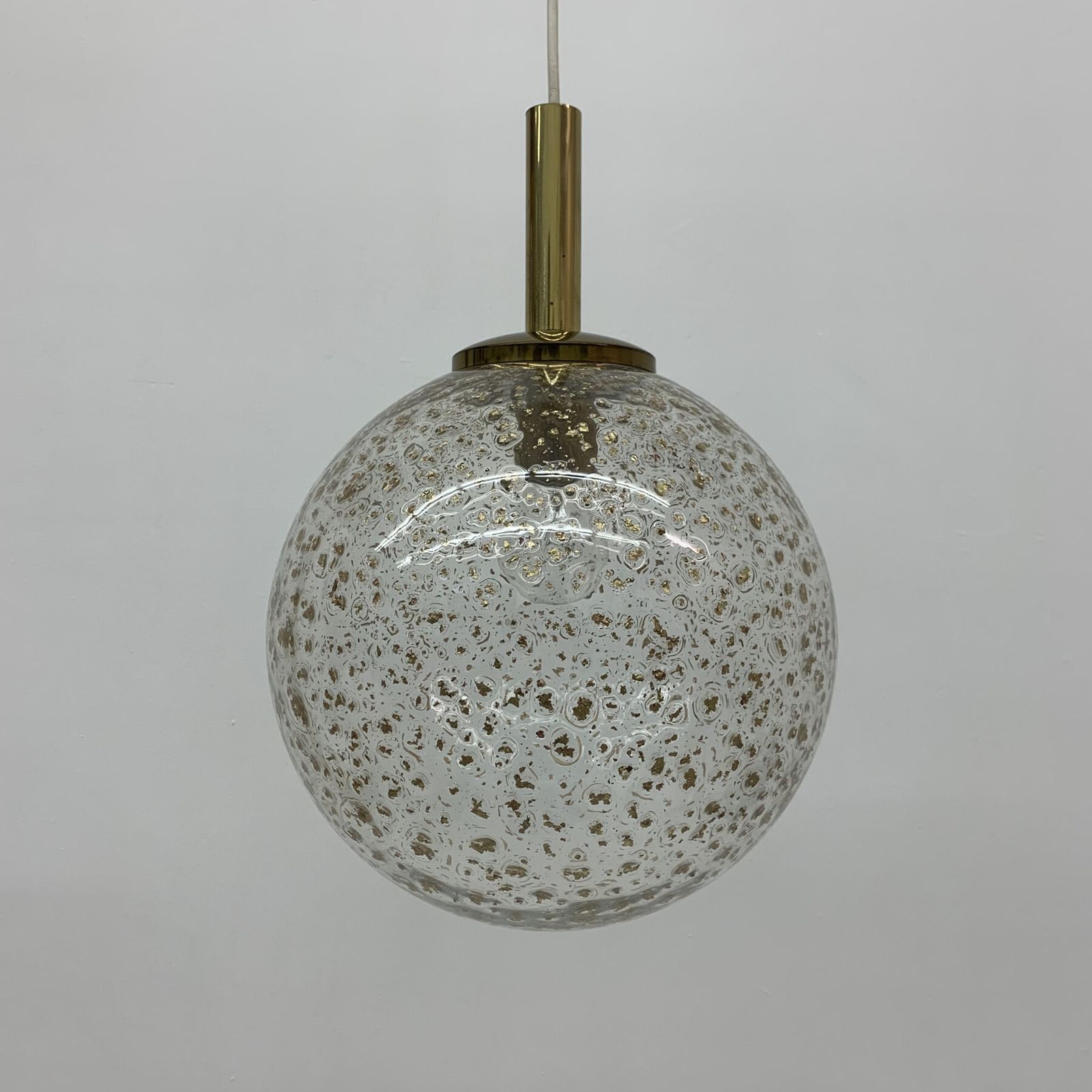 Mid Century Design Glazen Bolhanglamp Met Goudvlokken, Jaren 1970