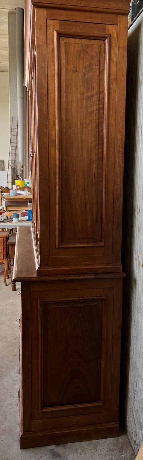 Bibliothèque ou vitrine du début du XXe siècle en pin espagnol, trois portes vitrées en arc photo buy