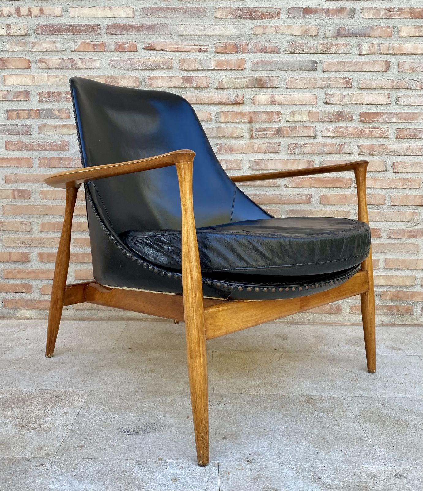photo buy Ib Kofod Larsen Elizabeth Lounge Chair Stijl, Set Van Twee