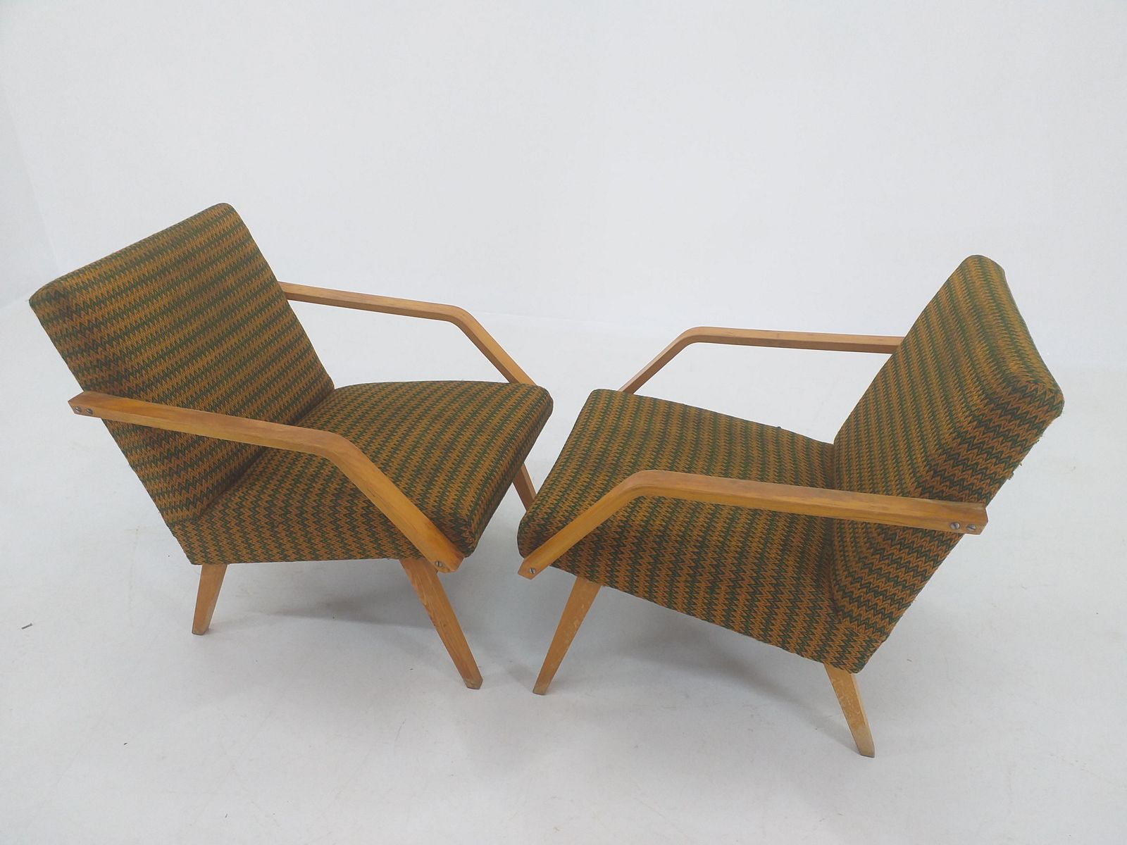 Pair Of Mid Century Armchairs Ton photo vinterior