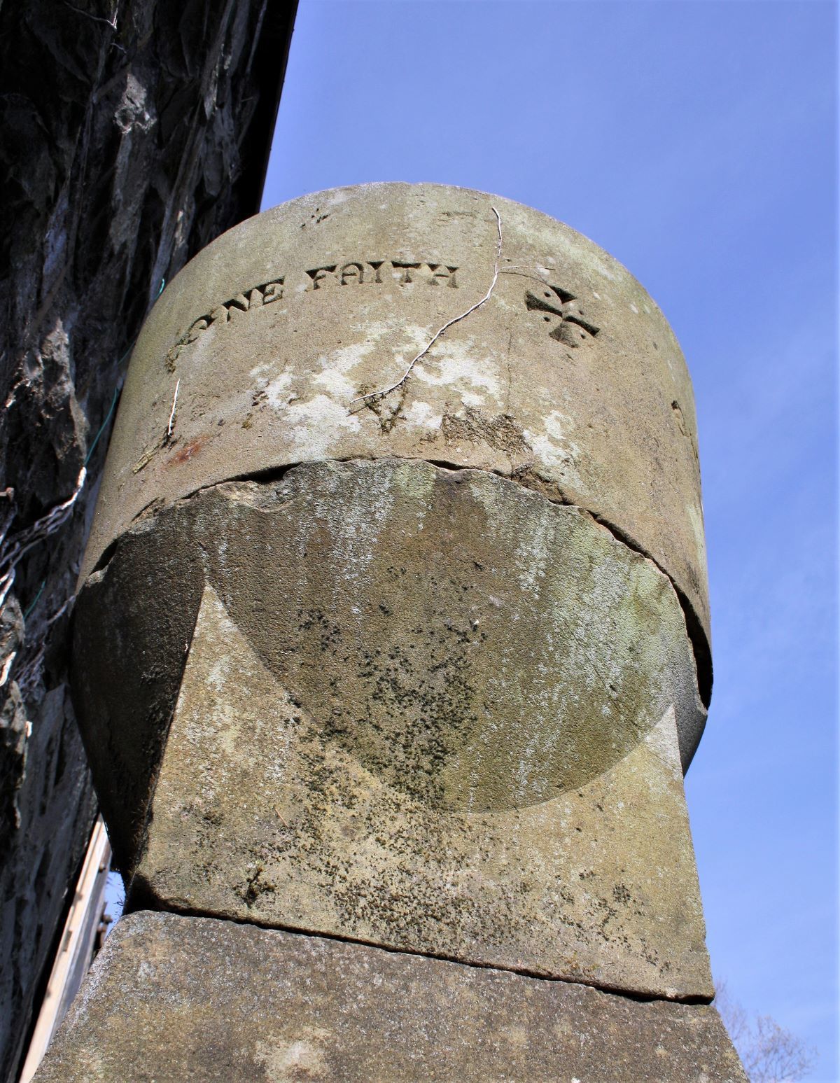 A Large Victorian C1860 Sandstone Church Basin Font | Stone Garden Feature Fountain Planter photo vinterior