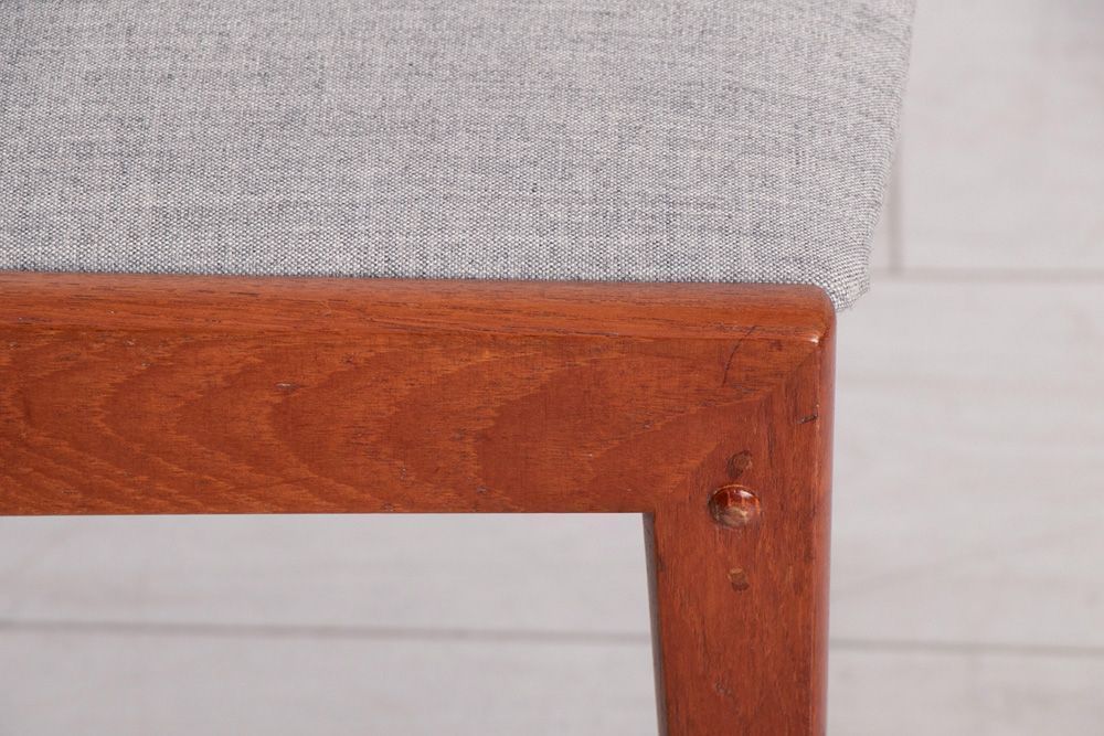 Set Of 8 Midcentury Teak Chairs By Johannes Andersen C.1960s photo vinterior