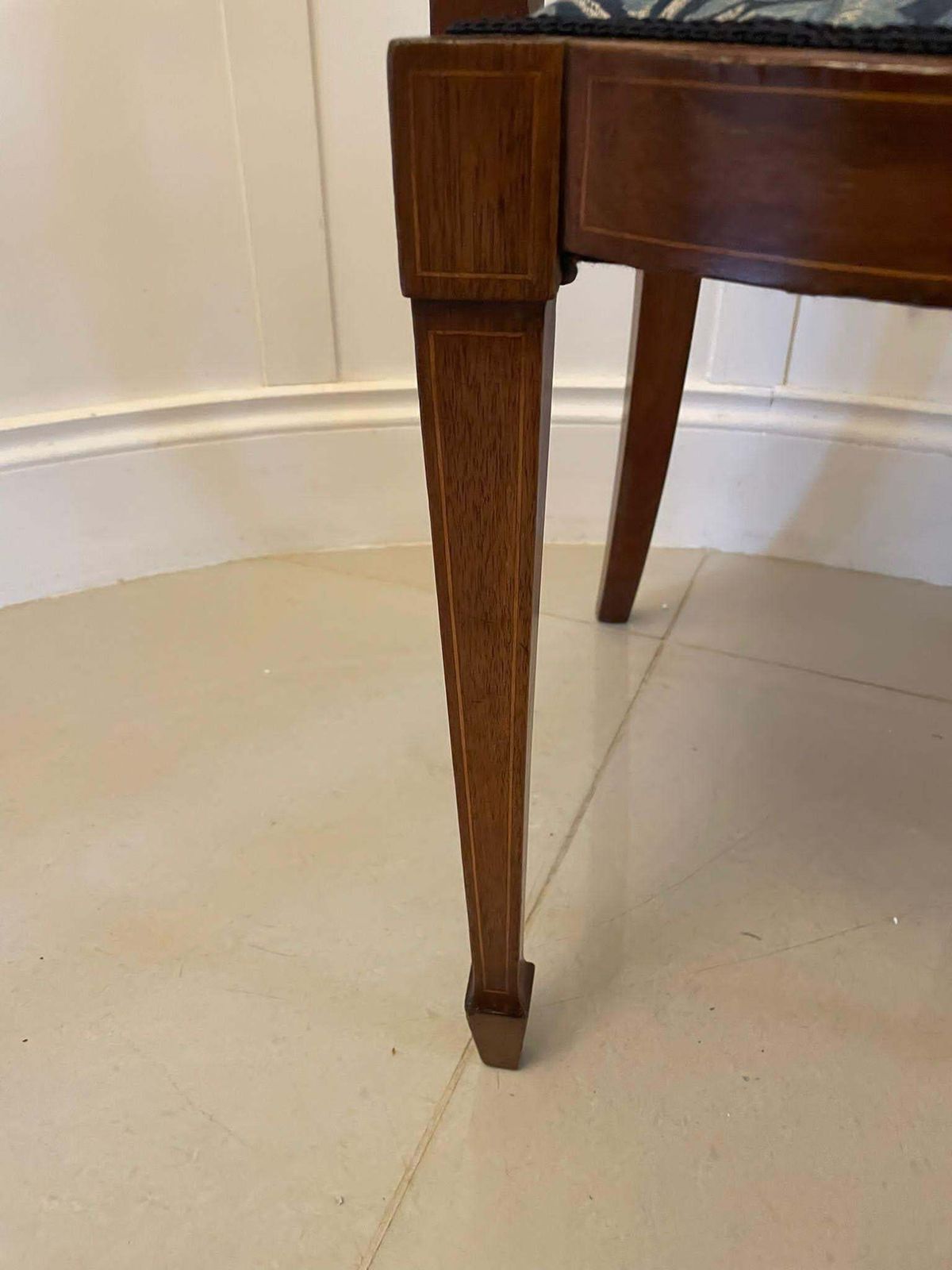 photo vintage Fine Quality Antique Mahogany Inlaid Desk Chair