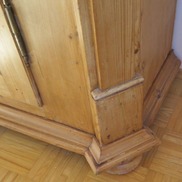 photo furniture Antique Natural Pine Wood Wardrobe In Very Good Condition 1850   1880