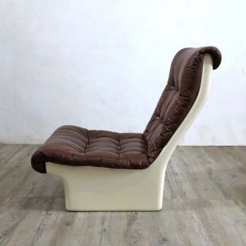 photo furniture Lot Of Three Airborne Lounge Chairs With Ottoman