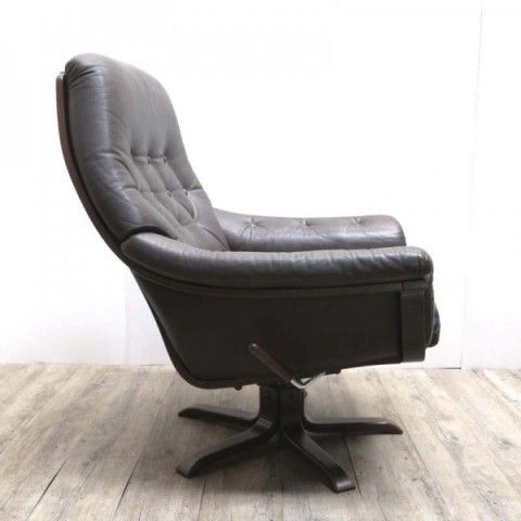 photo furniture Vintage Armchair With Ottoman.
