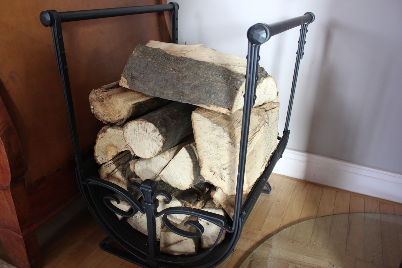photo vinterior Fireplace Wood  Rack Indoor Black Wrought Iron Fire Wood Holder Winter Forest House