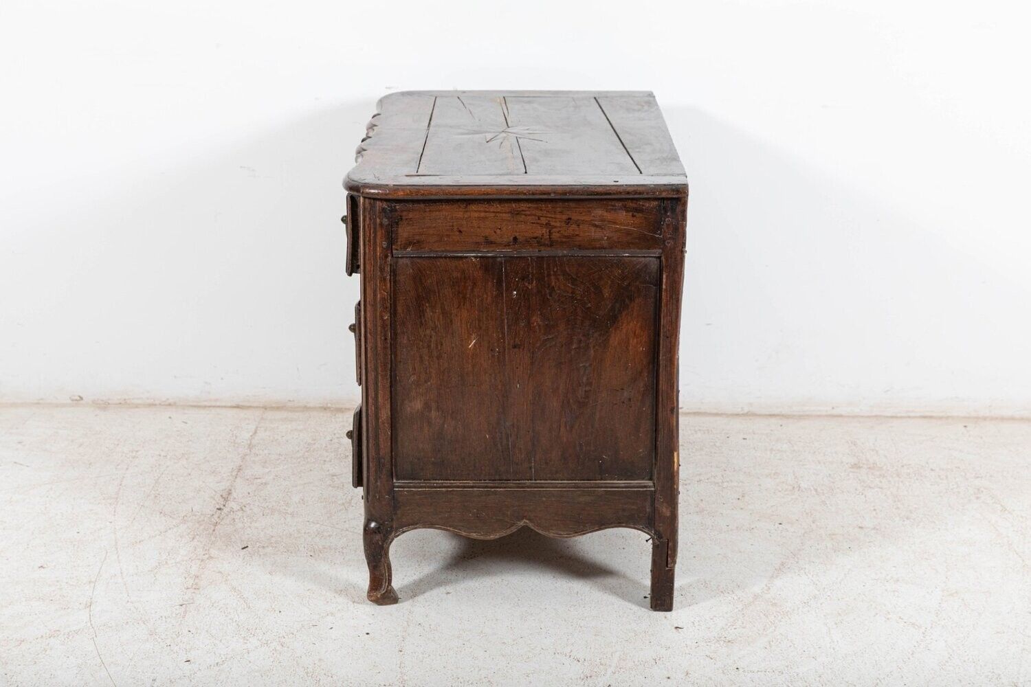 photo vinterior 18thc French Provincial Serpentine Walnut Commode