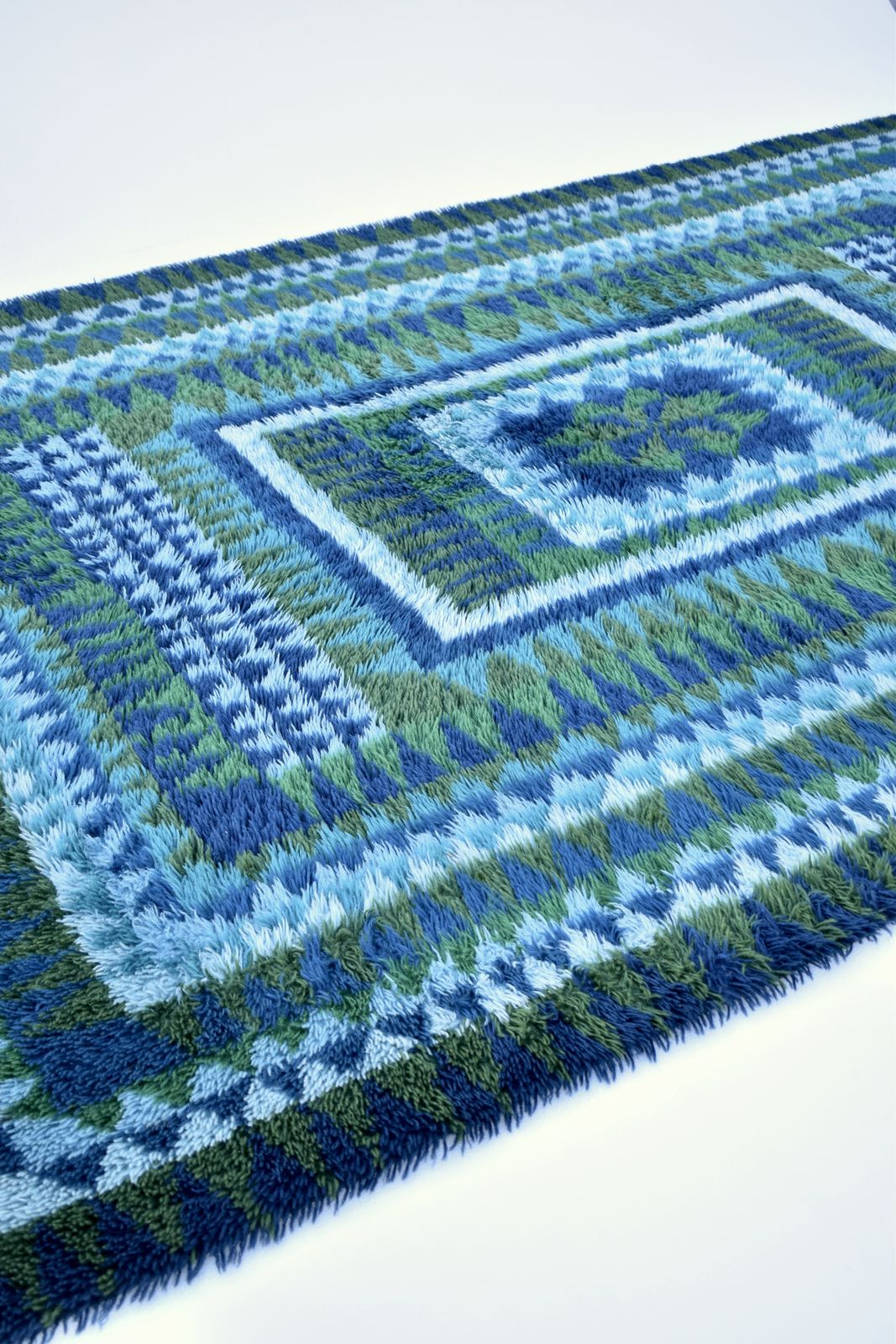 Large Handmade 1960’s Scandinavian Rya Rug photo vinterior