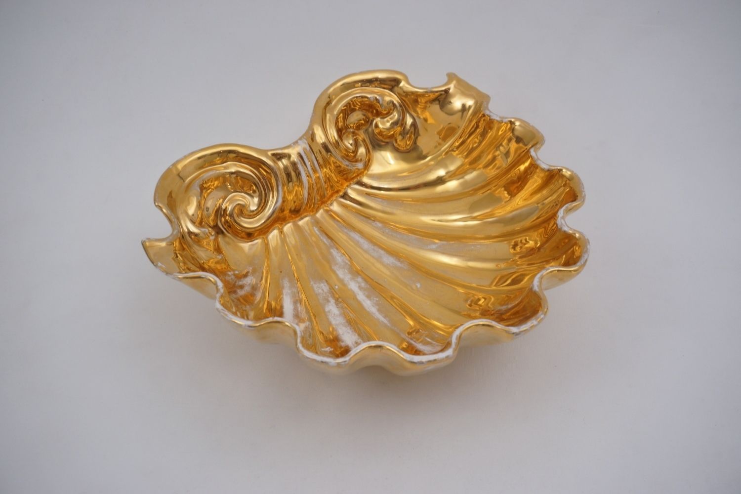Antique Fabbrica Ferniani Faenza 36.5cm Shell Majolica Bowl, Gold, 1800`s Ca, Italian photo Home Decor