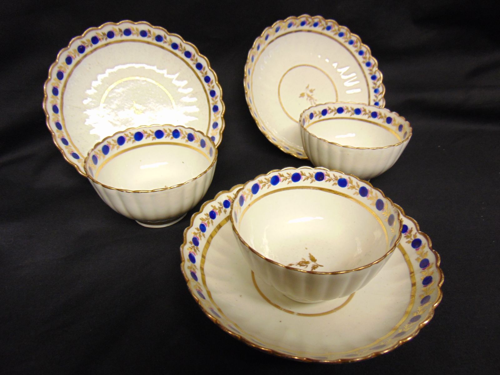 photo furniture Caughley Porcelain Polychrome & Gilt Ware Tea Bowl And Saucer   Flaming Pearl   Circa 1785