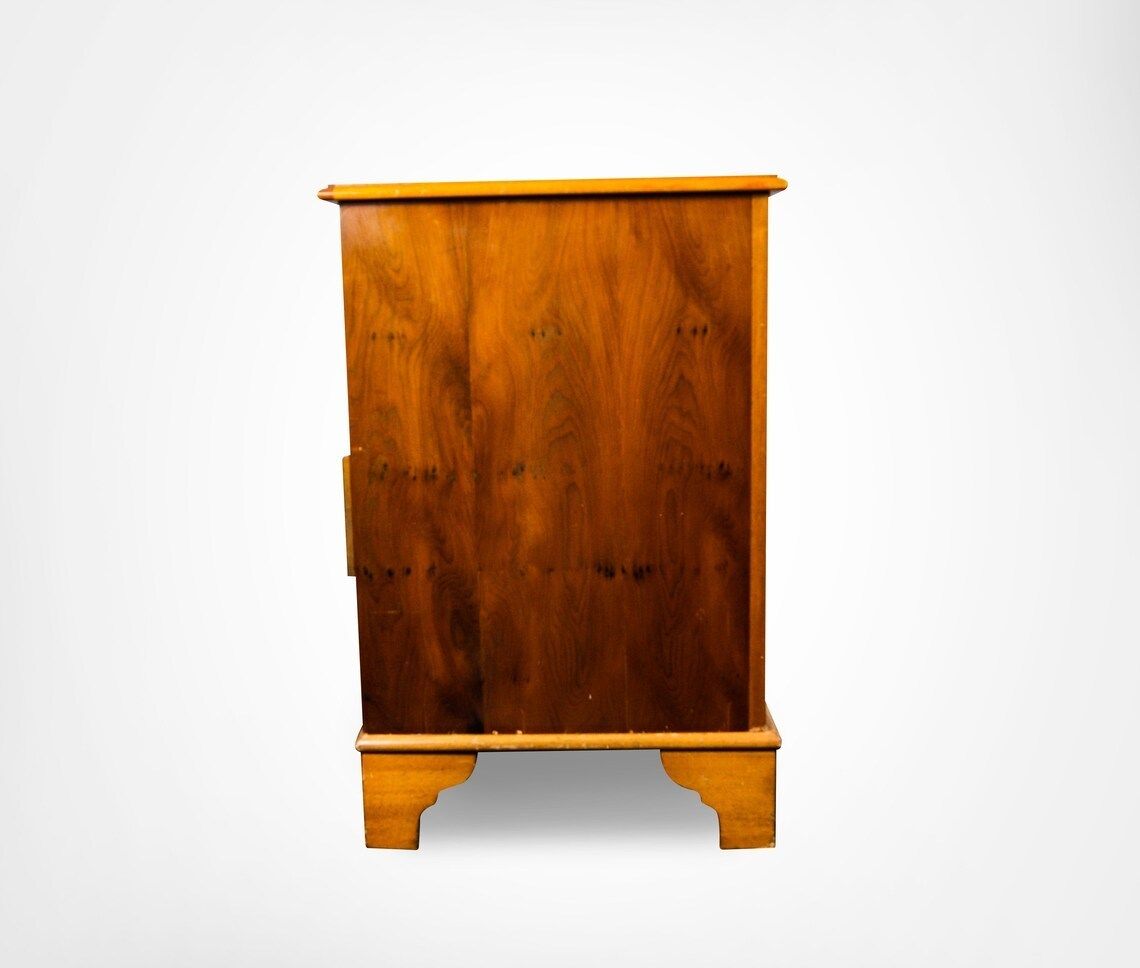 photo furniture Antique Queen Anne Style Burr Wood Double Pedestal Kneehole Desk With Key
