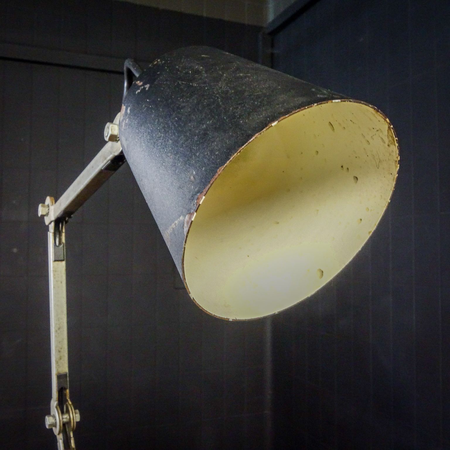 Industrial Iron Table Lamp – Fifties photo vintage