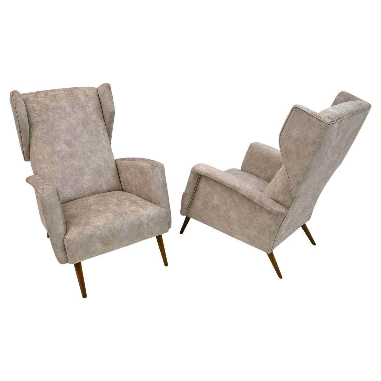 Pair Of Gio Ponti Mid Century Modern Italian Velvet "Alata" Lounge Chairs, 1950s