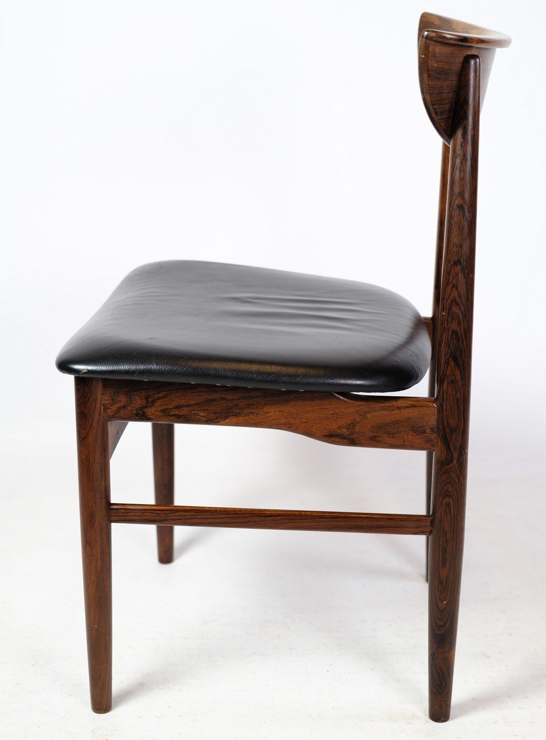 A Set Of Six Dining Table Chairs Of Danish Design In Rosewood With Black Leather From The 1960s. photo vinterior