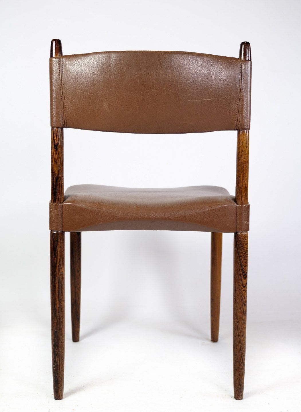 A Set Of 6 Chairs Of Danish Design Made In Solid Rosewood With Brown Leather From 1960s. photo vinterior