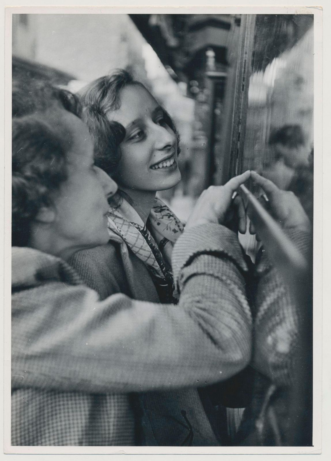 Erich Andres Woman, Street Photography, Black And White, Italy, 1950s, 17.9 X 12.7 Cm