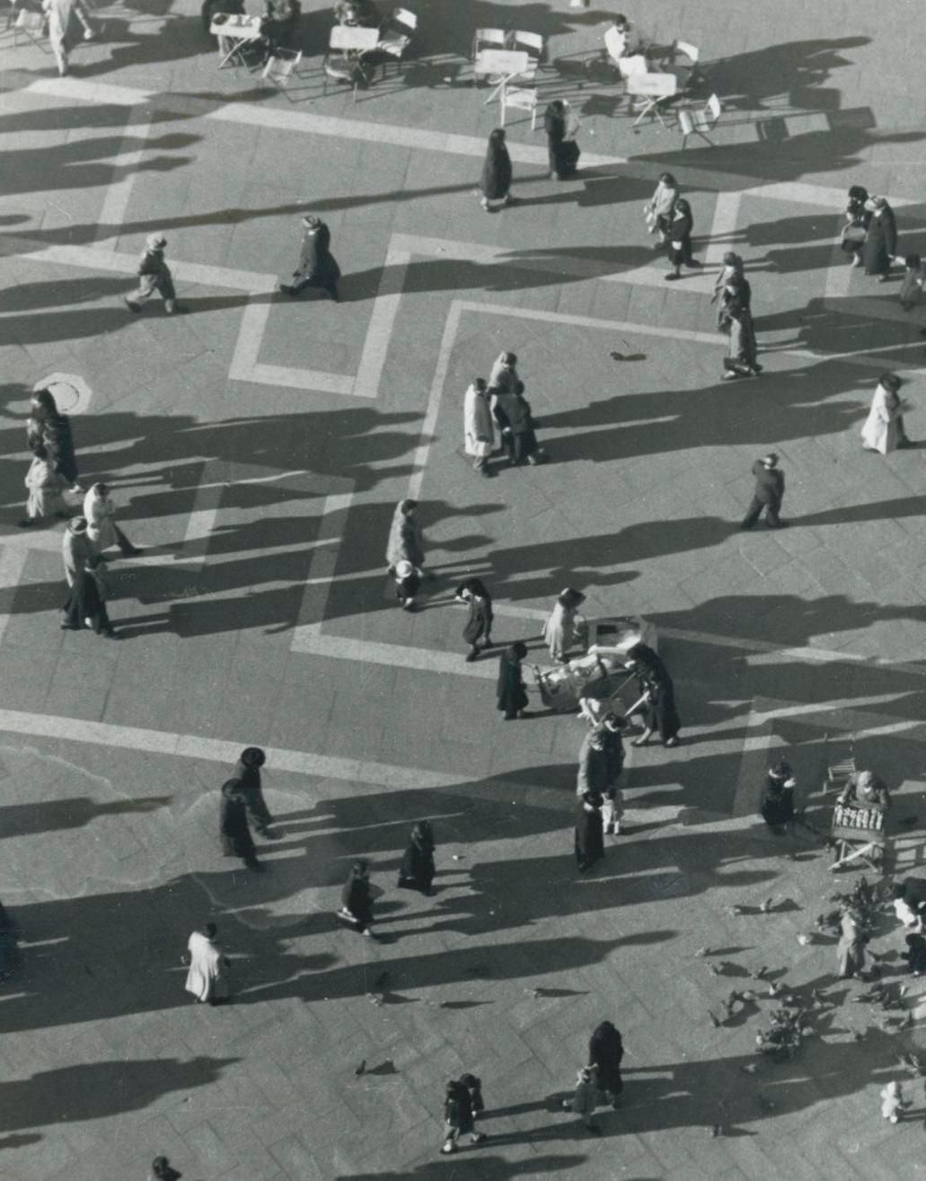 Erich Andres Venice   Crowd From Above, Italy, 1950s photo furniture