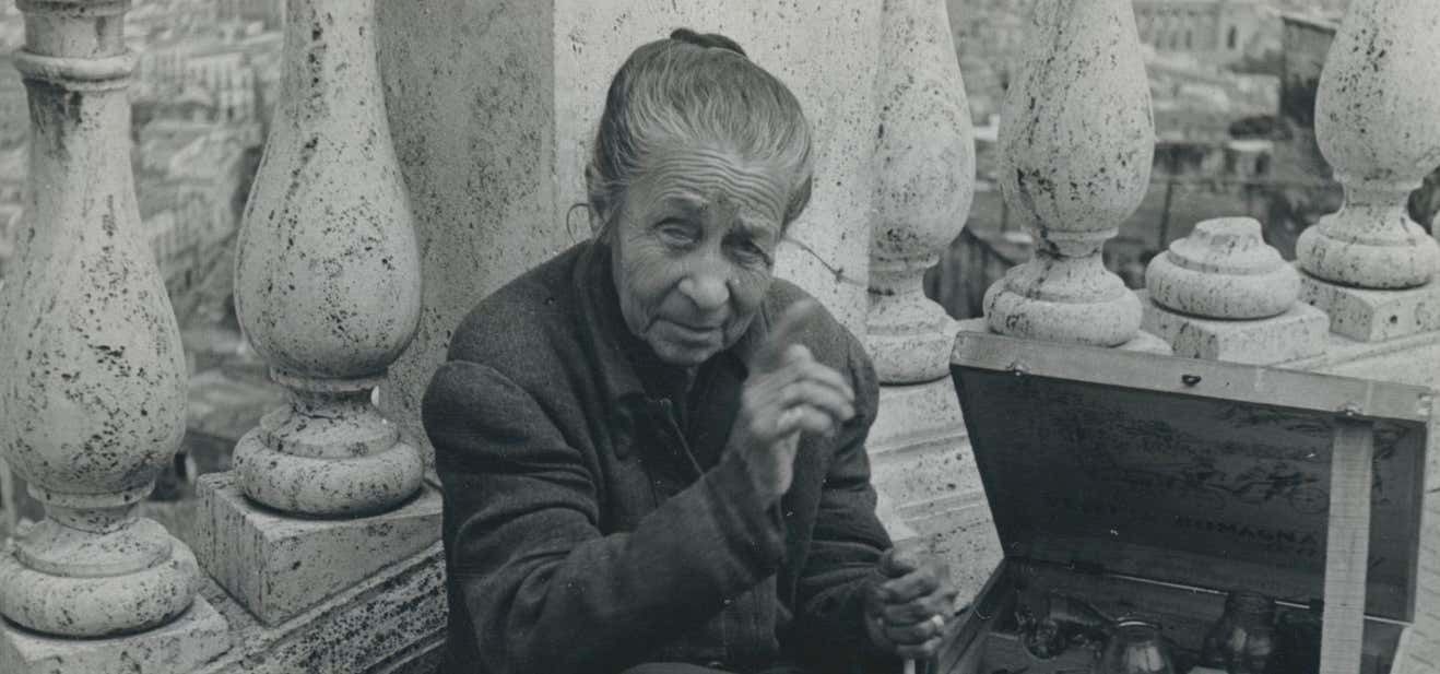 Erich Andres Naples, Woman, Street Photography, Silver Gelatine Print, Italy, 1950s, photo furniture