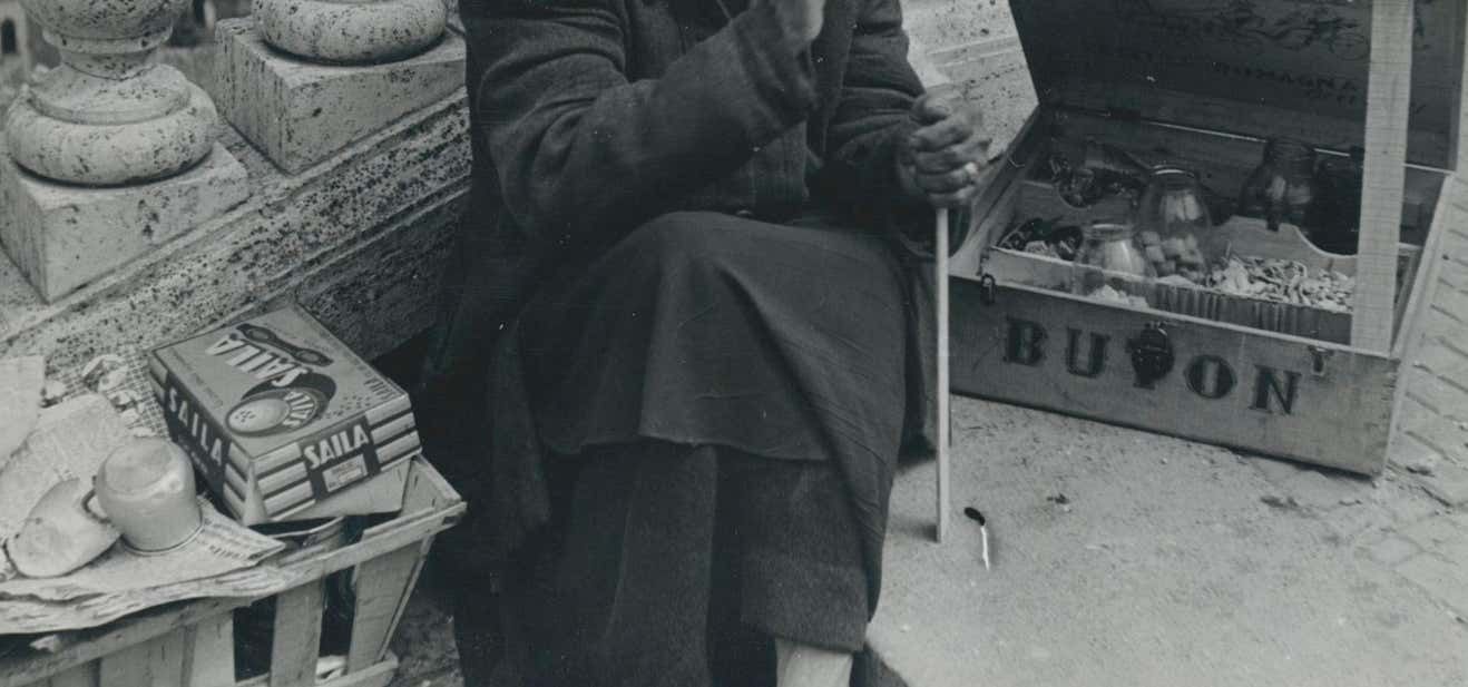 Erich Andres Naples, Woman, Street Photography, Silver Gelatine Print, Italy, 1950s, photo for sale