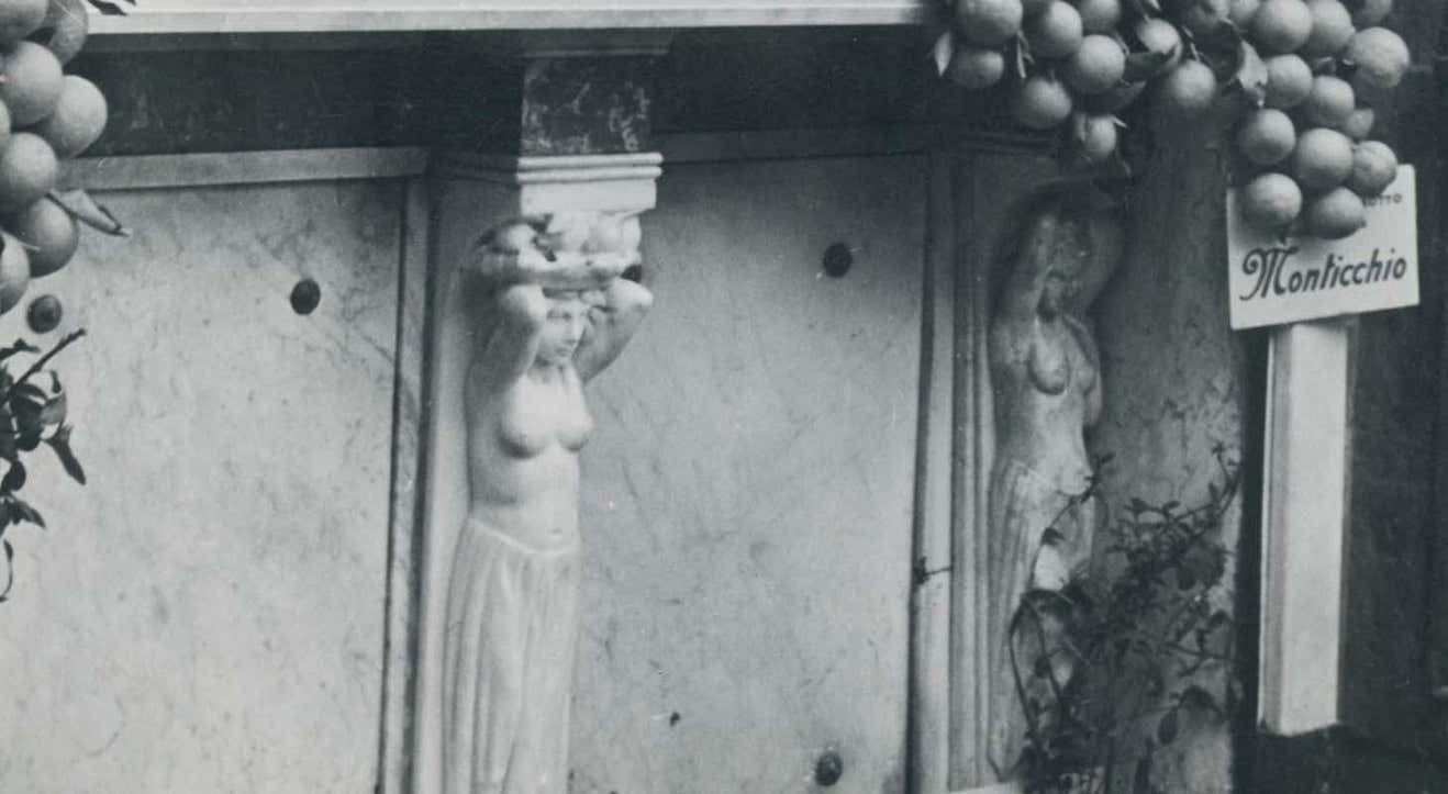 Erich Andres Naples, Fruitsstand, Street Photography, Silver Gelatine Print, 1950s, photo for sale